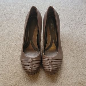 Size 7 Naturalizer N5 Comfort taupe heel